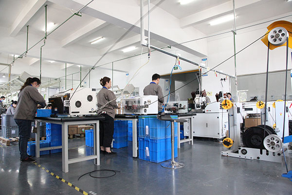 Production equipment and assembly line