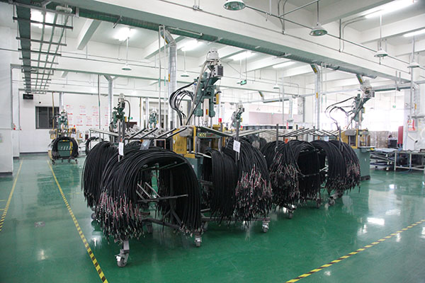 Production equipment and assembly line